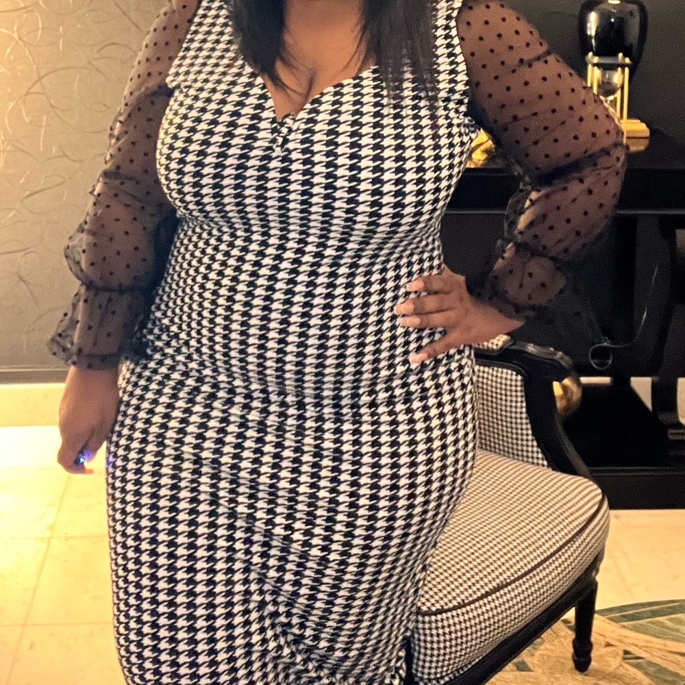 Houndstooth dress with lace sleeves